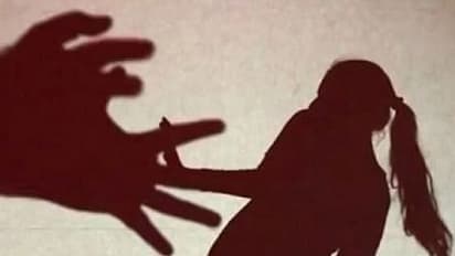 பெண் குழந்தைகளை எவனாவது தொட்டால் … உடனே கூப்பிடுங்க இந்த நம்பருக்கு ..! அரசு அதிரடி அறிவிப்பு