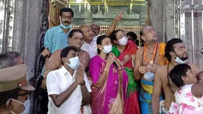 அண்ணாமலையாருக்கு அரோகரா என்ற முழக்கத்துடன் மகா தீபத்தை வழிபட்ட துர்கா ஸ்டாலின்..!