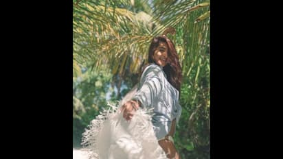 బికినీ వేసి డాన్స్ చేస్తున్న పూజహెగ్డే...ఇంత హాట్నెస్ చూసుండరు