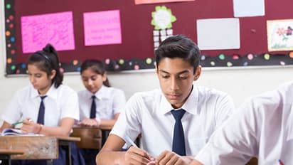 ISC Term 1 Exam: एग्जाम सेंटर में स्टूडेंट्स को करना होगा इन नियमों का पालन, लेट होने पर देना होगा स्पष्टीकरण