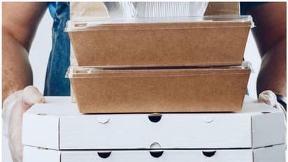 ഭക്ഷണത്തിന് പണം വേണ്ടെന്ന് യുവതിയോട് ഡെലിവറി ജീവനക്കാരന്; കേസായപ്പോള് തന്റെ വിശാല മനസ്കതയെന്ന് യുവാവ്