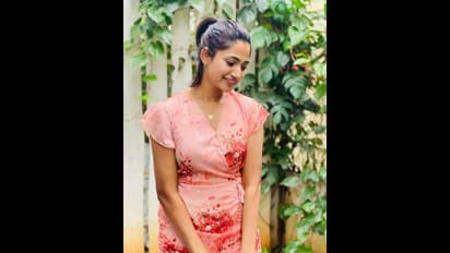 Bigg Boss Losliya : வாவ் எவ்ளோ க்யூட்..டோரா ஸ்டைலில் பிக்பாஸ் லாஸ்லியா... மின்னும் மேலாடையுடன் மயக்கும் போஸ்..