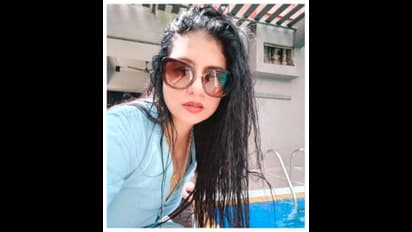 Hasin Jahan- বোতাম খোলা টপের, শাড়িতে উন্মুক্ত শরীরে এই অংশ, হট পোজে ভাইরাল শামি পত্নী