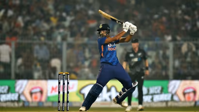 ஹர்ஷல் படேல் அதிரடி அரைசதம்..! வாய்ப்பை வீணடித்த சாம்சன், திரிபாதி