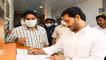 మూడు రాజధానులు: న్యాయపరమైన చిక్కులపై ఏపీ కేబినెట్‌లో ప్లానింగ్ సెక్రటరీ ప్రజెంటేషన్