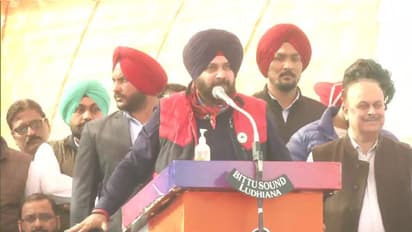 सिद्धू का कैप्टन पर तंज, खुद को राहुल-प्रियंका का वफादार कहा, बोले- पंजाब में भी महिलाओं को 50% टिकट दिया जाए