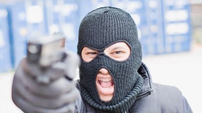 Robbery in Bengaluru: ಮಾಳಗಾಳ ಮೇಲ್ಸೇತುವೆಯಲ್ಲಿ ಕೋಳಿ ಸಾಗಣೆ ಟೆಂಪೋ ಅಡ್ಡಗಟ್ಟಿ  ₹1.30 ಲಕ್ಷ ದರೋಡೆ!