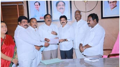 ఎమ్మెల్సీ అభ్యర్థిగా పోచంపల్లి శ్రీనివాస్ రెడ్డి నామినేషన్లు దాఖలు