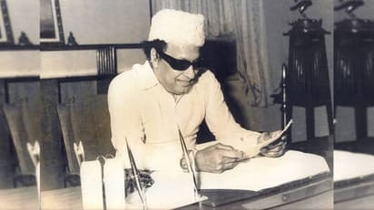 எம்.ஜி.ஆரை முதல் முறையாக கண் கலங்கி அழ வைத்த கண்ணதாசன் பாடல்! எது தெரியுமா?