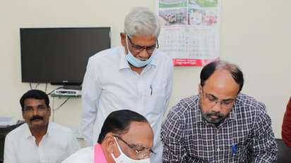 ఎమ్మెల్సీలుగా ఏకగ్రీవ ఎన్నిక.. ధ్రువపత్రాలు తీసుకున్న ఆరుగురు టీఆర్ఎస్ అభ్యర్ధులు (ఫోటోలు)