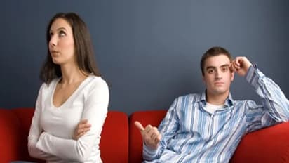 Relation Tips: अगर आपको भी है सेल्फी क्लिक करने का पागलपन, तो आपकी इन 5 आदतों से दूर हो सकता है आपका  BF