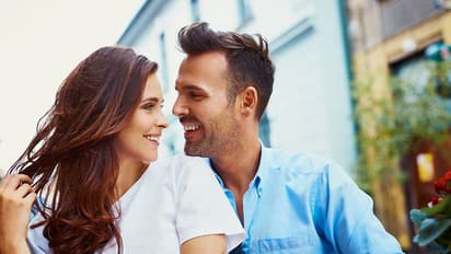 ಅವನು ನಿಮ್ಮನ್ನು ಪ್ರೀತಿಸುತ್ತಾನಾ? ಹೀಗೆ ಮಾಡಿದ್ರೆ ನಿಮ್ಮ ಮೇಲೆ ಲವ್ವಾಗಿದೆ ಎಂದರ್ಥ !