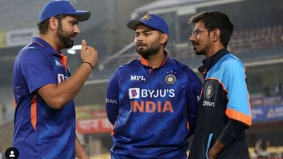 యజ్వేంద్ర చాహాల్‌కి చెక్ పెట్టే ఆలోచనలో రోహిత్ శర్మ... మూడు ఫార్మాట్లలోనూ ఆ బౌలర్‌ను ఆడించాలని...