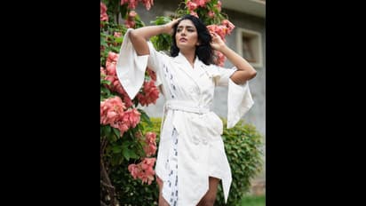 Eesha Rebba: వైట్‌ డ్రెస్‌లో పావురంలా మెరిసిపోతున్న ఈషా రెబ్బా.. సడెన్‌గా చూసి సన్నీలియోన్‌ అనుకుంటున్నారట