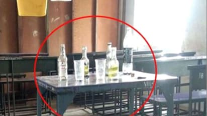 பாராக மாறிய அரசுப் பள்ளி…? - தொடரும் குடிமகன்களின் அட்டகாசங்கள்…