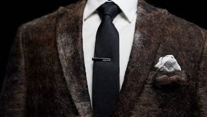 പുരുഷന്മാരുടെ മീശ, താടി രോമങ്ങളുപയോഗിച്ച് ഒരു സ്യൂട്ട്!