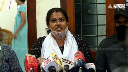 ദത്ത് വിവാദത്തിൽ അനുപമയുടെ തുടർനീക്കം: വീണാ ജോർജ്ജിനും സീതാറാം യെച്ചൂരിക്കും പരാതി