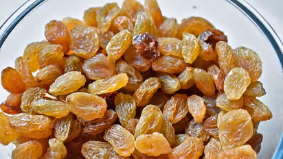 রক্তাল্পতায় ভুগছেন, কিশমিশের খান সাধারন এই উপাদান ফল পাবেন হাতেনাতে