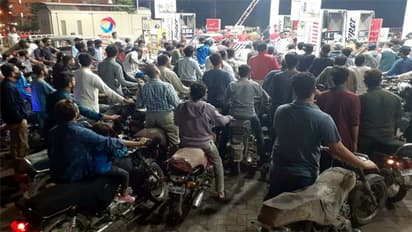 പെട്രോളിന് 333 രൂപ, ഡീസലിന് 330; റോക്കറ്റ് പോലെ ഇന്ധനവില കുതിക്കുന്നു, ഭീതിയില് പാക്കിസ്ഥാൻ ജനത!