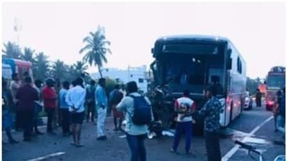 KSRTC : കെഎസ്ആര്ടിസി സ്കാനിയ ബസും ലോറിയും കൂട്ടിയിടിച്ച് ഡ്രൈവര്ക്ക് പരിക്ക്