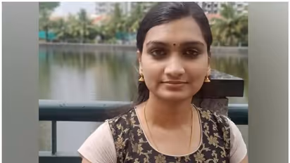 Sayoojya : പണം തരാം, എന്റെ ജീവിതമാണത്; മോഷ്ടിക്കപ്പെട്ട ലാപ്ടോപ്പിനായി സായൂജ്യ കാത്തിരിക്കുന്നു