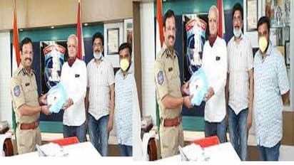 సింగర్ హరిణి తండ్రి ఏకే రావు అనుమానాస్పద మృతి: బెంగుళూరులో డెడ్బాడీ లభ్యం