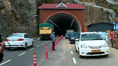 കുതിരാനില് പണി തീരാതെ ടോള്; ദേശീയ പാത അതോറിറ്റിയുടെ വാദം തെറ്റെന്ന് വിവരാവകാശ രേഖ