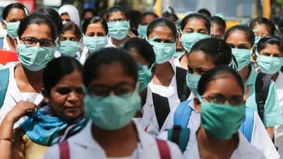 Covid : തുറന്നയിടങ്ങളിലെ പരിപാടികളിൽ 300 പേർക്കും ഹാളുകളിൽ 150 പേർക്കും ഒരേസമയം പങ്കെടുക്കാൻ അനുമതി