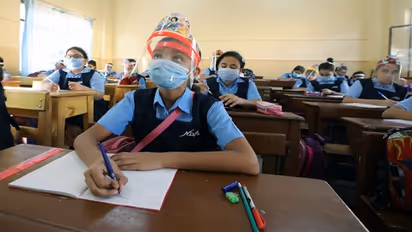 Supreme Court raps Delhi government for reopening schools amid worsening air pollution level
