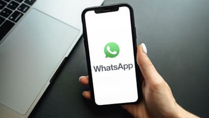 WhatsApp Update: इस नए फीचर के बाद खुद से कस्टम स्टिकर बना पाएंगे, मैसेज एक्सपेरिएंस बदलेगा