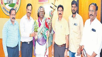 Kinnera Mogulaiah: ఆర్టీసీ సేవలపై పాట.. కిన్నెర మొగులయ్యకు సజ్జనార్ బంపర్ ఆఫర్