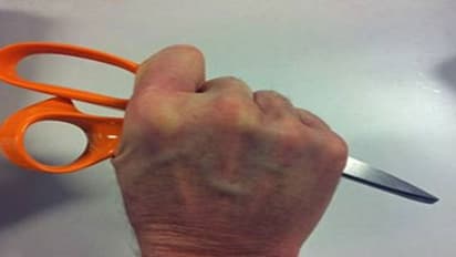 UP News: शराब के नशे में दो भाइयों में विवाद, कैची के वार से हुई बड़े भाई की मौत, आरोपी की तलाश में जुटी पुलिस