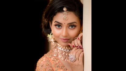 நாயகி சீரியல் வித்யா பிரதீபுக்கு திருமணம் ஆகிடுச்சா? மாலையும் கழுத்துமா... தாலியோடு ஷாக் கொடுக்குறாங்களே!