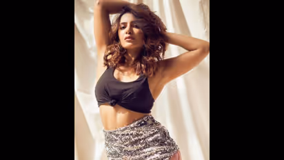 Samantha item song in 'Pushpa': படு கிளாமரில்.. லோ நெக் ஜாக்கெட் அணிந்து ஐட்டம் பாடலுக்கு ஆட்டம் போட்ட சமந்தா!