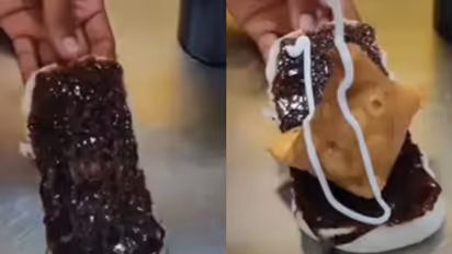 Viral Video : ചോക്ലേറ്റ് സമൂസ പാവുമായി ഫുഡ് ബ്ലോഗര്‍; ക്രൂരതയെന്ന് സോഷ്യല്‍ മീഡിയ