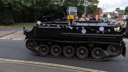 20 ലക്ഷം മുടക്കി മുൻ സൈനിക വാഹനം വാങ്ങി, ടാക്സിയായി ഓടിക്കാൻ അനുമതി കാത്ത് മെർലിൻ