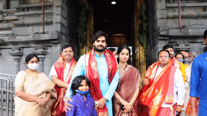 Kartikeya: తిరుమల శ్రీవారిని దర్శించుకున్న హీరో కార్తికేయ దంపతులు..