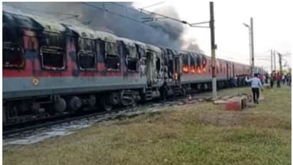 Fire : ദുർഗ് - ഉദൈയ്പൂർ എക്സ്പ്രസിൽ വൻ തീപ്പിടുത്തം, നാല് കോച്ചുകളിലേക്ക് തീപടർന്നു