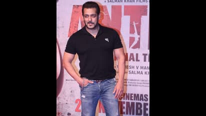 Antim Premier : ক্যাট ব্যস্ত বিয়ে নিয়ে, অন্তিম-এর প্রিমিয়ারে সলমনের পাশে প্রাক্তন প্রেমিকা সঙ্গীতা