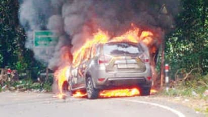 പീരുമേട്ടിൽ ഓടിക്കൊണ്ടിരുന്ന കാർ കത്തിനശിച്ചു