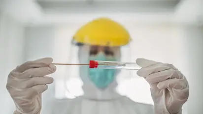 Omicron Variant : 'ഒമിക്രോൺ' എത്രത്തോളം അപകടകാരി? വിദഗ്ധർ പറയുന്നു