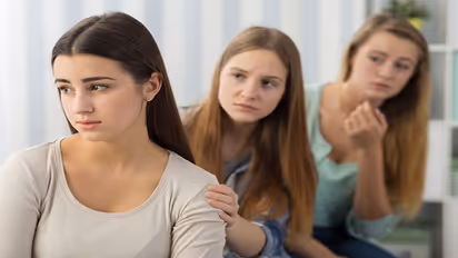 Relationship tips: आपके दोस्त को हर्ट कर सकती है आपकी ये हरकत, कभी भी फ्रेंड्स से ना करें 5 बातें