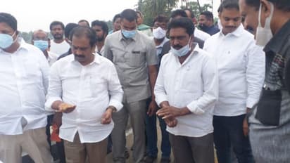 వరద ప్రభావిత ప్రాంతాల్లో పర్యటించిన మంత్రి కన్నబాబు