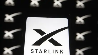 SpaceX inks deal to provide Starlink internet service on planes