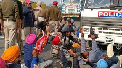 बरनाला में CM Channi के दौरे से पहले जबरदस्त हंगामा, पेट्रोल लेकर टंकी पर चढ़े टीचर.. तो यूं उतर गईं पगड़ियां