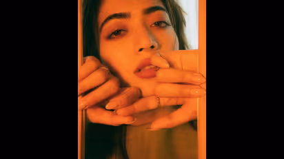 Rashmika Mandanna: హీట్ పెంచేసిన రష్మిక.. అధరాల అందాలకు సోషల్ మీడియా షేకింగ్