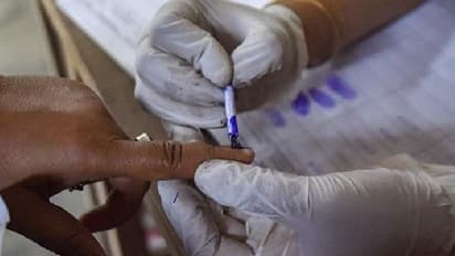 സ്ഥാനാര്‍ത്ഥിയുടെ 'അന്ത്യാഭിലാഷം' നിറവേറ്റി നാട്ടുകാരും ബന്ധുക്കളും; പണി കിട്ടി ഉദ്യോഗസ്ഥര്‍