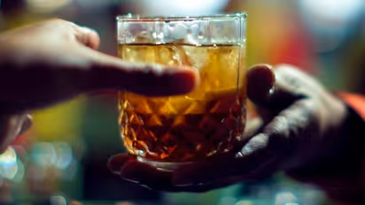 350 കോടി രൂപയുടെ അധിക വരുമാനം പ്രതീക്ഷിച്ച് മന്ത്രിസഭ തീരുമാനം, മദ്യവിലയിൽ വൻ വർധനവിന് പുതുച്ചേരി സർക്കാർ