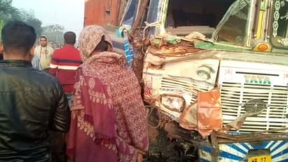 पश्चिम बंगाल: कोहरे के कारण खड़े ट्रक से भिड़ा वाहन, शव यात्रा में शामिल 18 लोगों की मौत