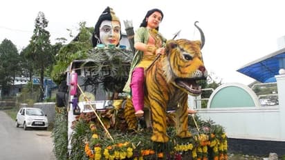 വിസ്മയ കാഴ്ചയൊരുക്കി ശബരിമലയിൽ നിന്ന് മൂന്നാറിലെത്തിയ അയ്യപ്പഭക്തരുടെ വാഹനം